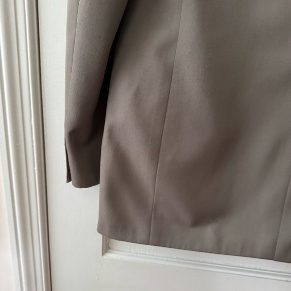 Men's Valentino Vintage 1985 Tan Blazer Size 42 Fully Lined, 2 Button, No Vent - Picture 10 of 11